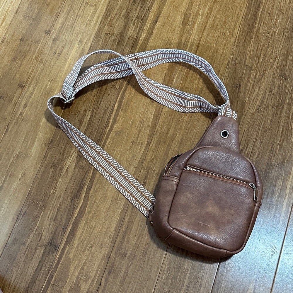 LAST CHANCE OFFER: Elegant Brown Crossbody Bag with Patterned Strap